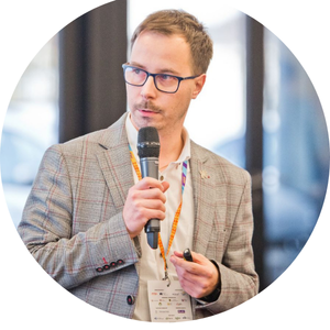 dr Daniel Budzeń 